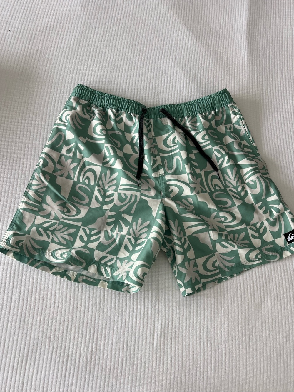 Quiksilver Green Floral Swim Shorts size medium